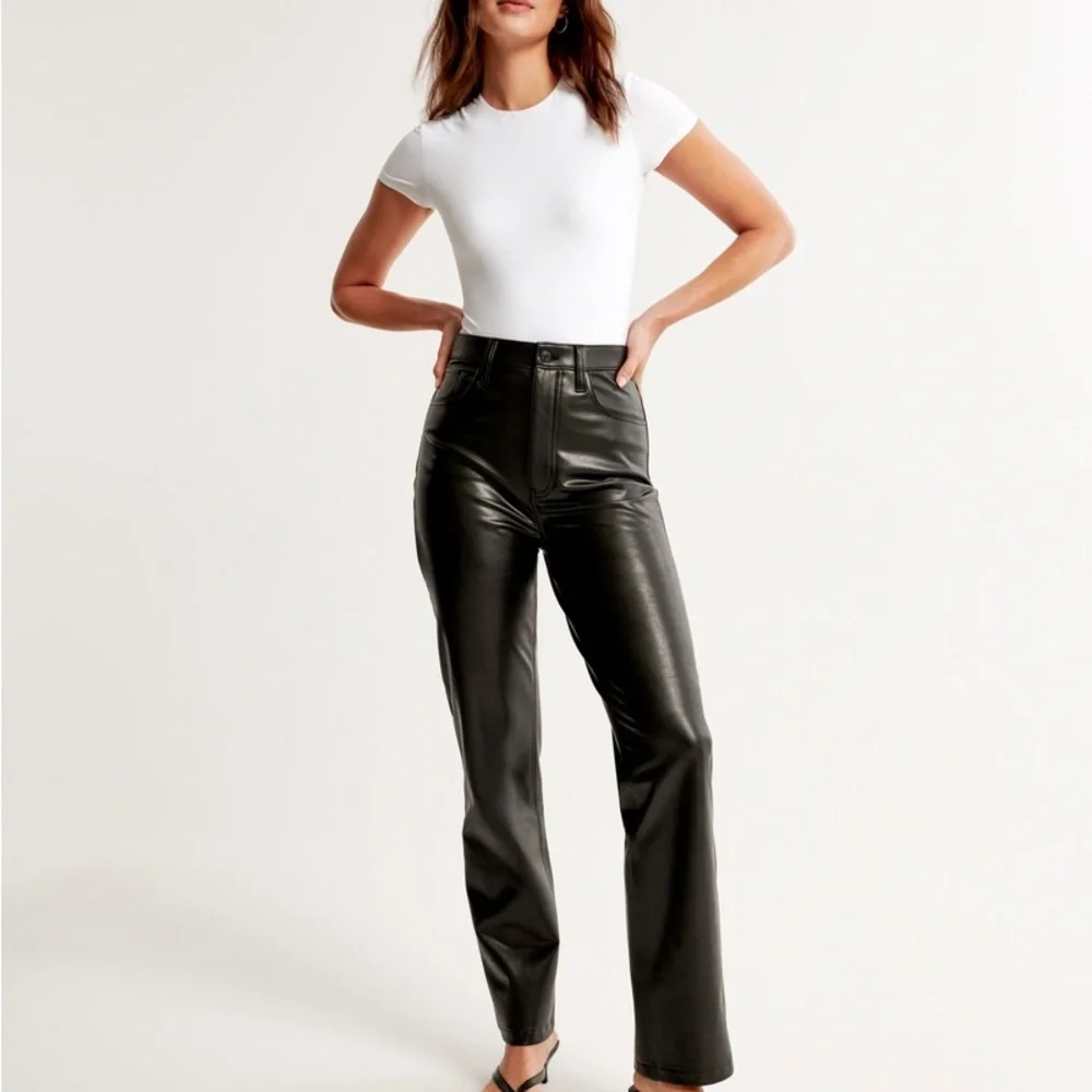 A&F The 90s Straight Ultra High Rise Leather Pants - Picture 2 of 9